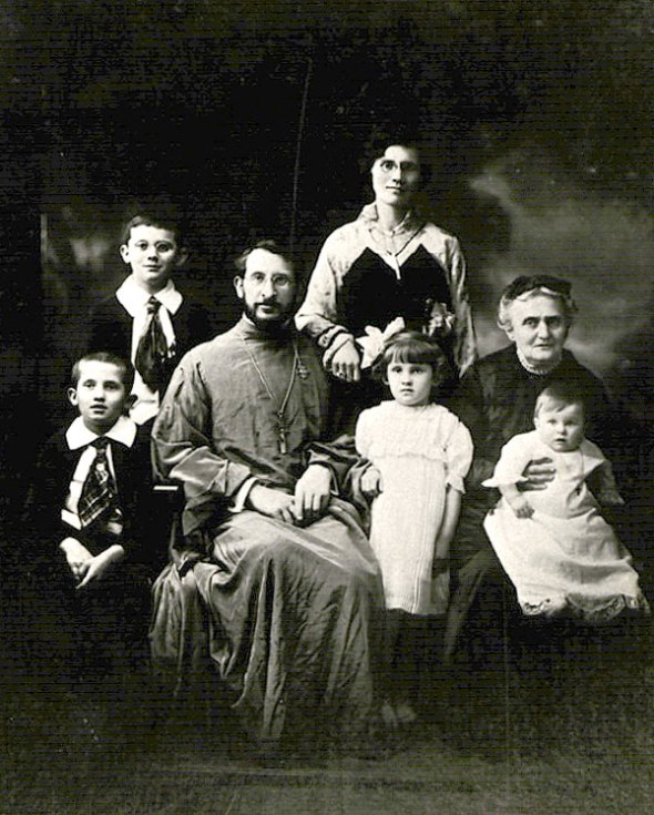 Father Leonid Turkevich, pictured together with his family, prior to the repose of his wife, Matushka Anna, in 1925. 